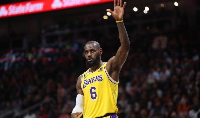 开云体育登陆入口-交易截止日前是否行动，将决定湖人与詹姆斯的未来