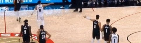 开云体育线上-手指三位裁判破口大骂 范弗利特领到5万美元罚单